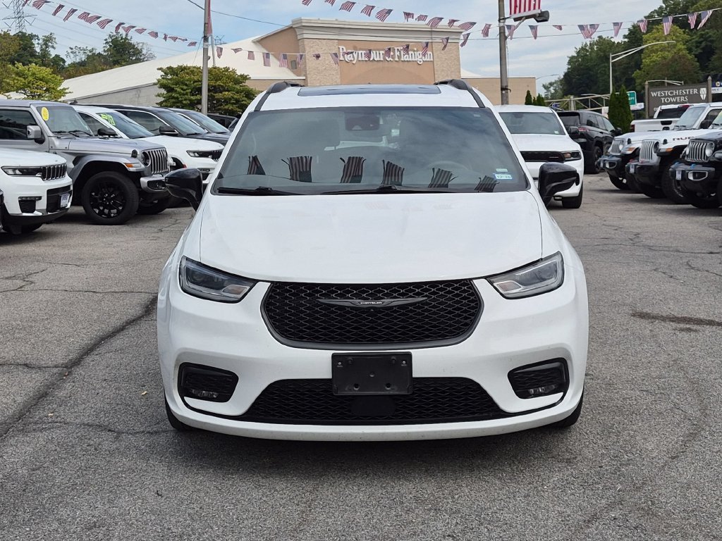 Used 2025 Chrysler Pacifica - photo 2
