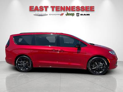 2026 Chrysler Pacifica FWD Minivan for sale #3F06014 - photo 2