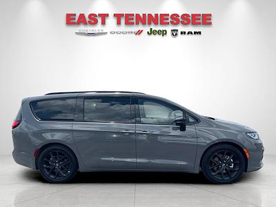 2025 Chrysler Pacifica FWD Minivan for sale #3F06532 - photo 2