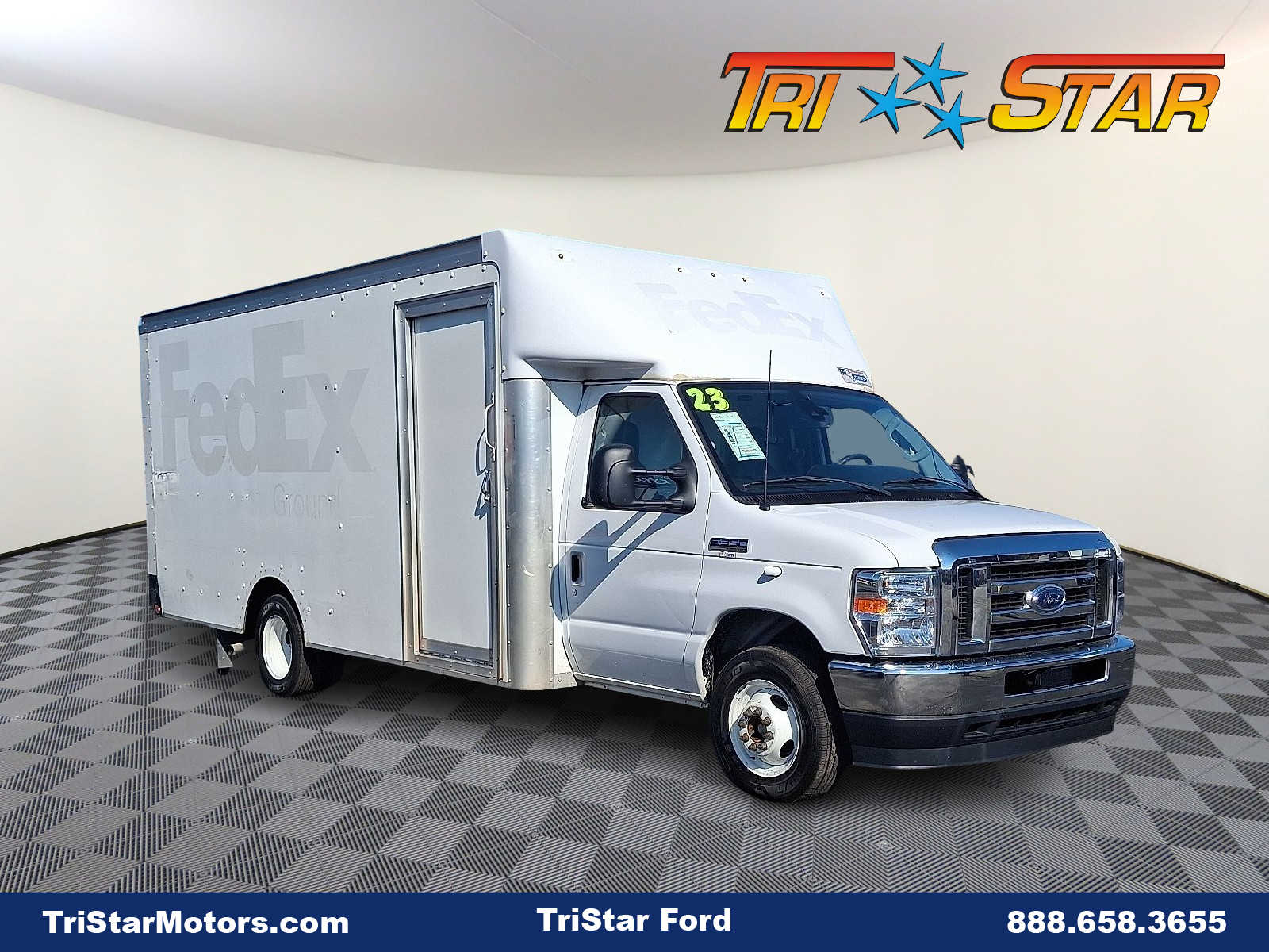 Used 2023 Ford E-350 - photo 1