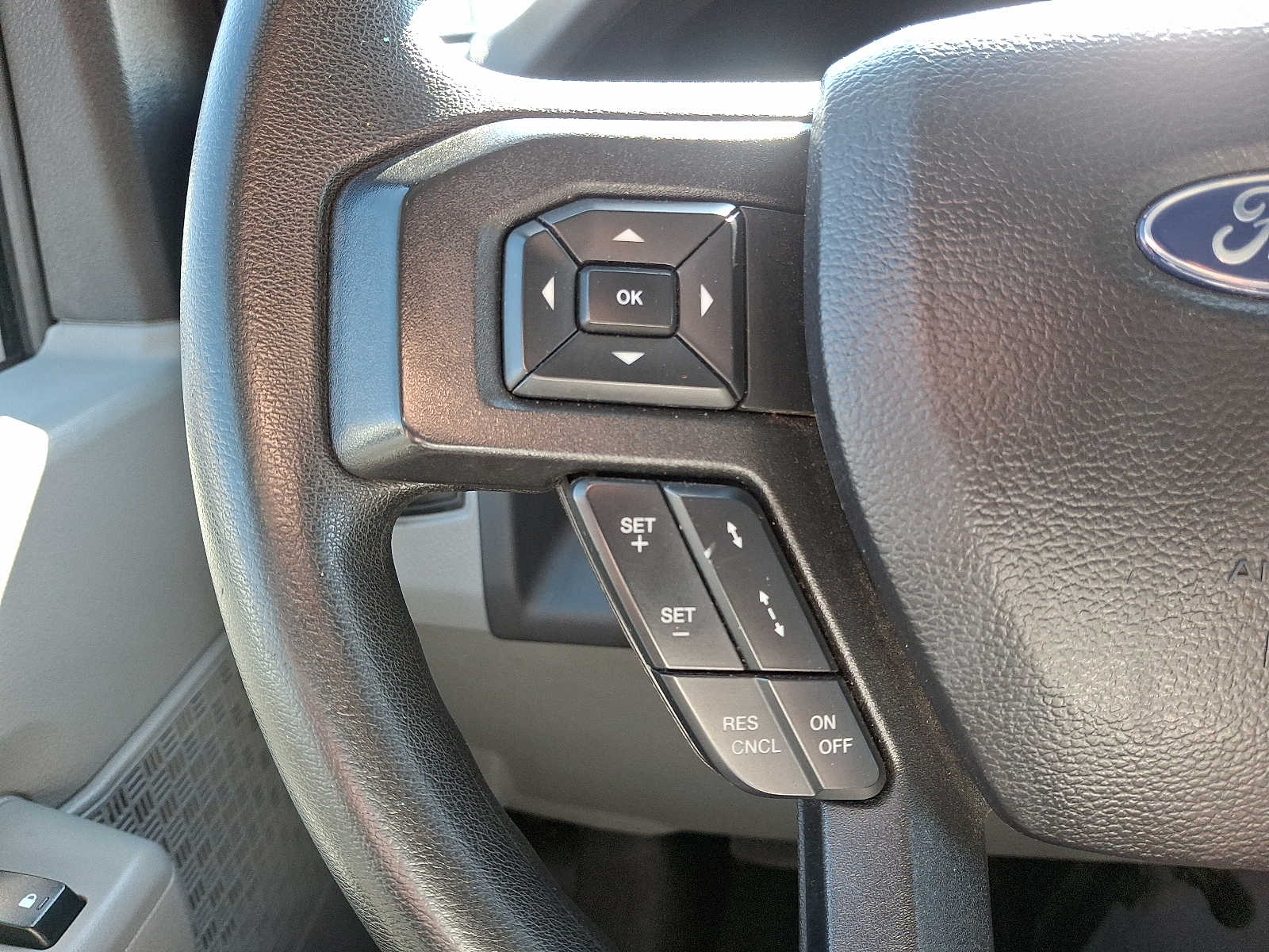 Used 2023 Ford E-350 - photo 21