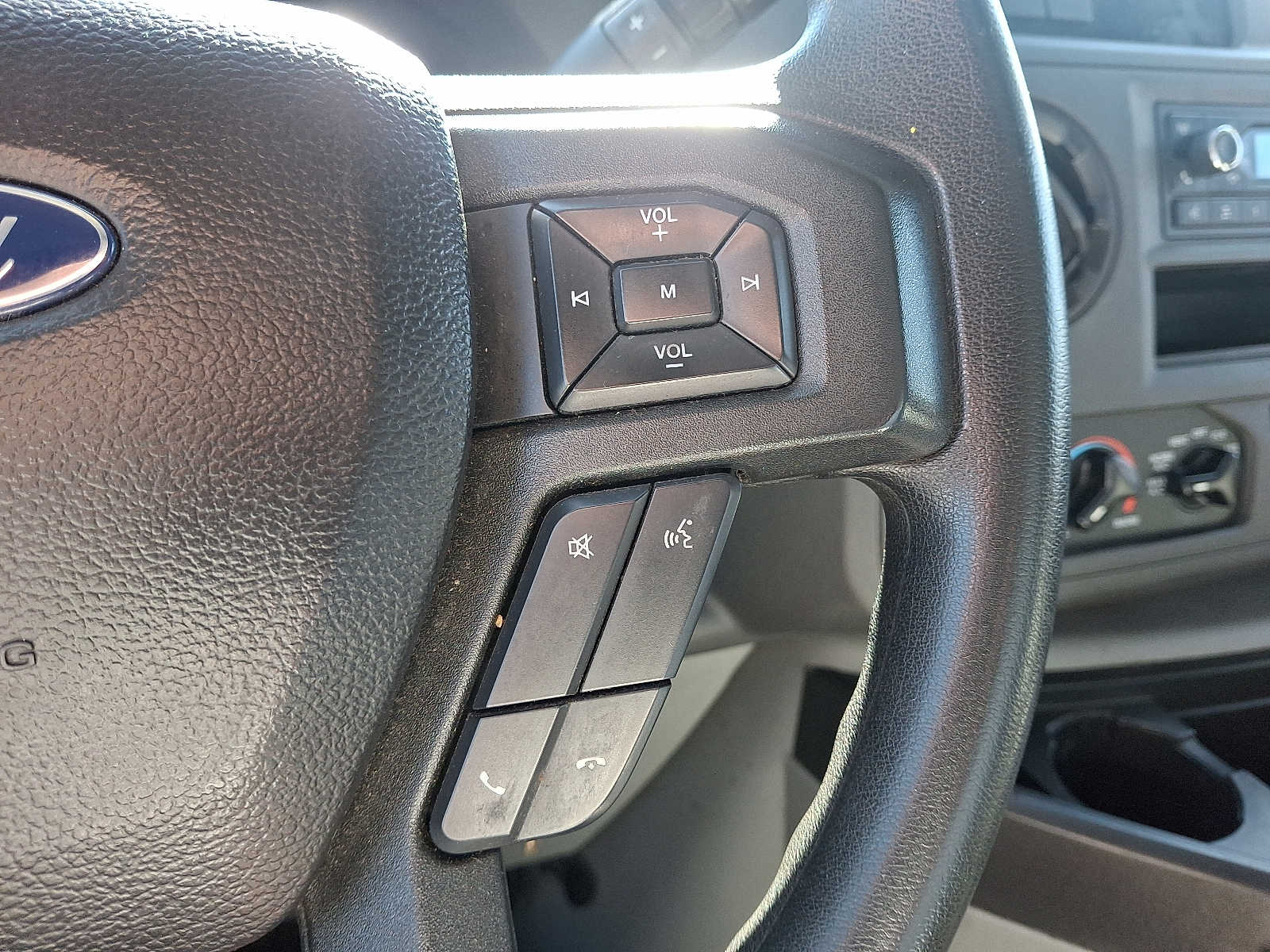 Used 2023 Ford E-350 - photo 22