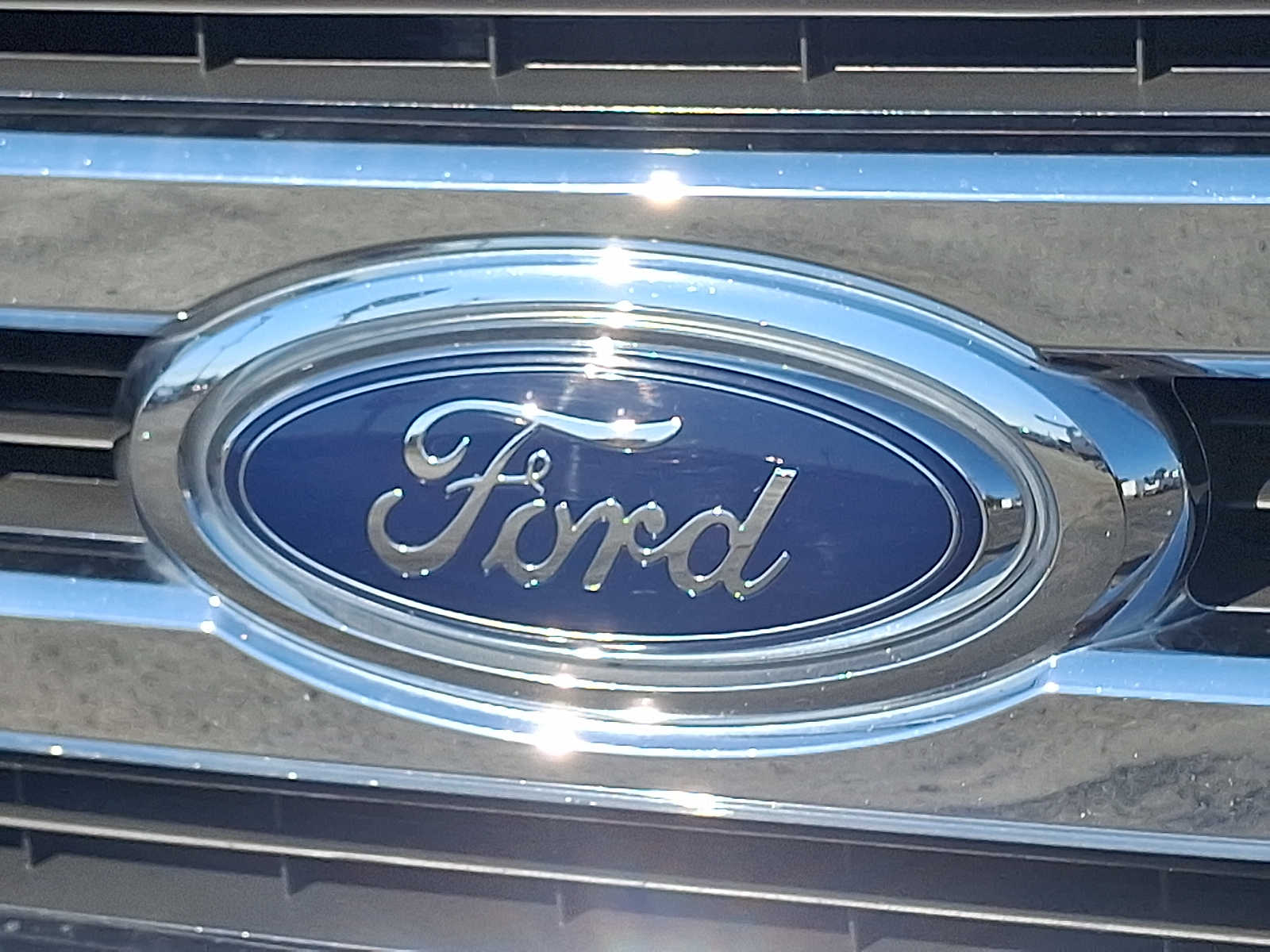 Used 2023 Ford E-350 - photo 31