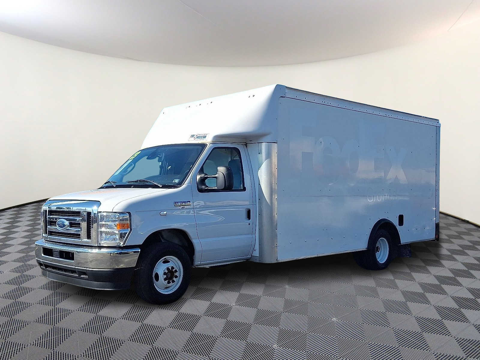 Used 2023 Ford E-350 - photo 6