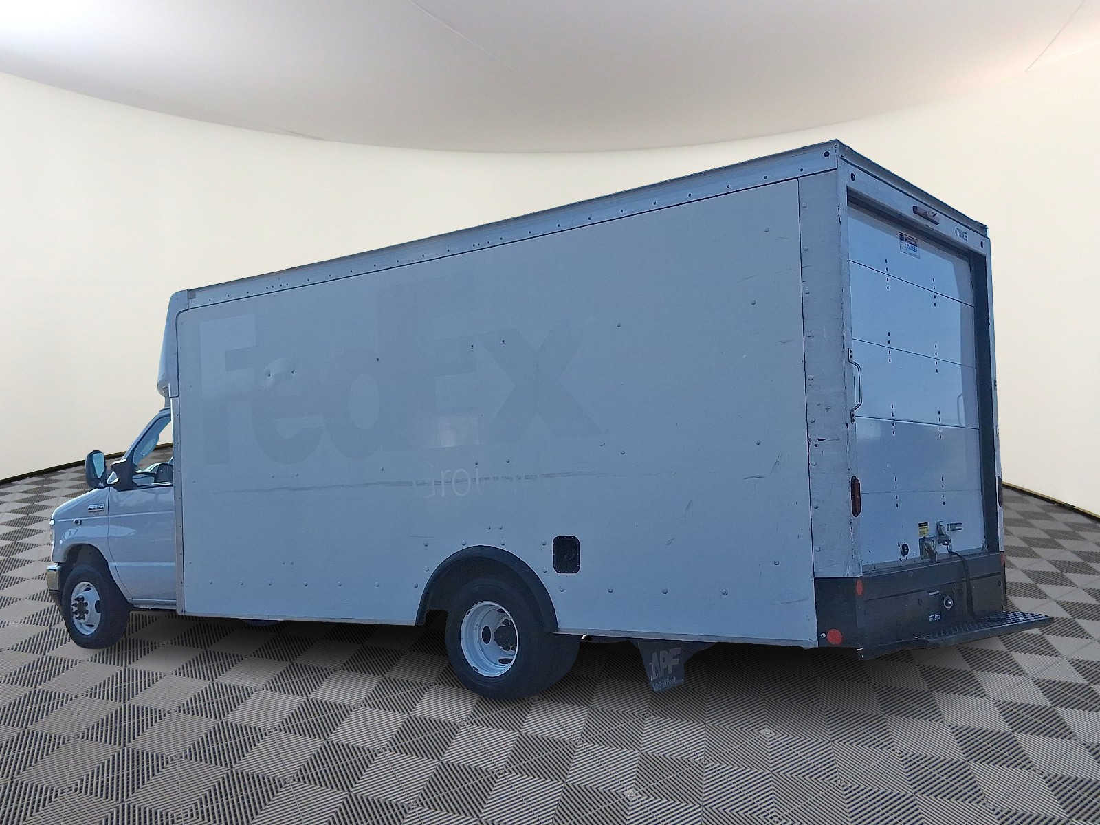 Used 2023 Ford E-350 - photo 7