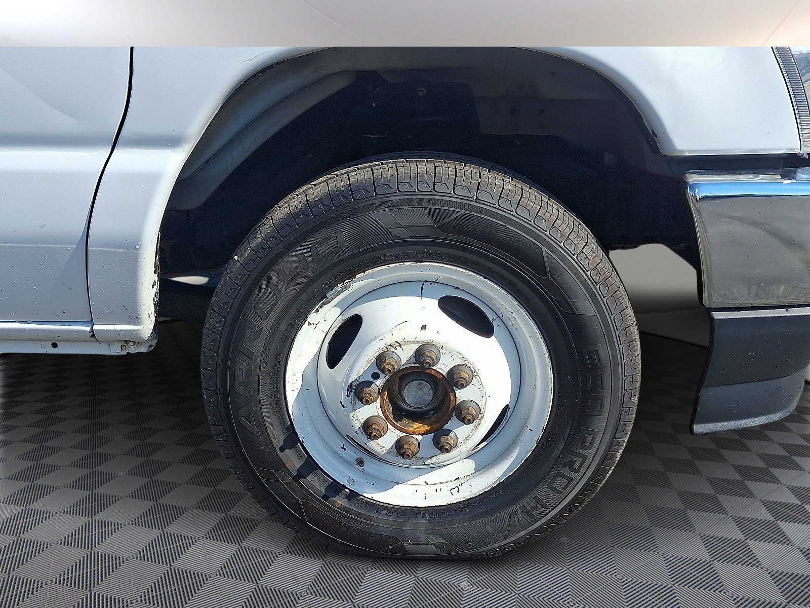 Used 2023 Ford E-350 - photo 10