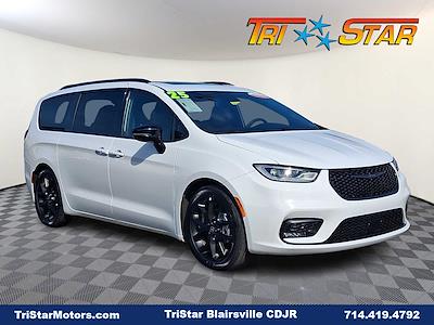 2025 Chrysler Pacifica FWD Minivan for sale #26POC1062 - photo 1