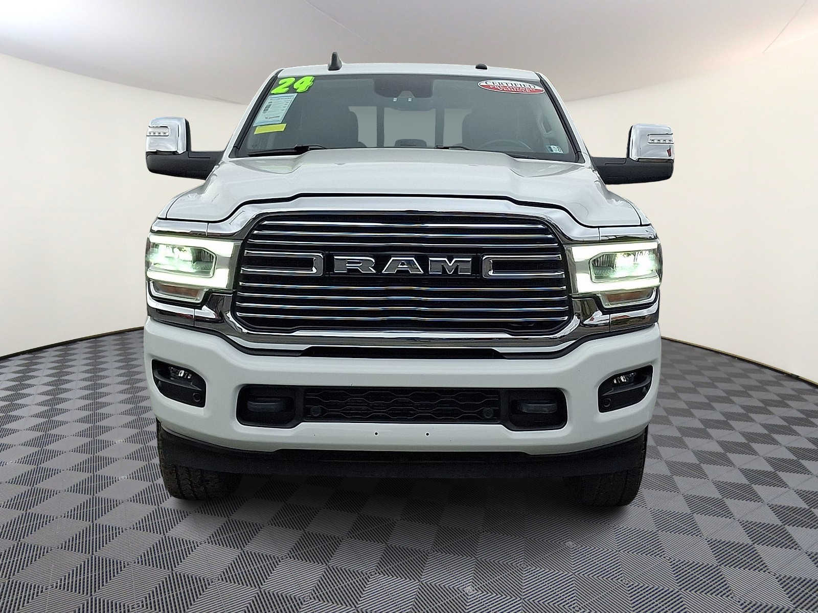 Used 2024 Ram 2500 - photo 2