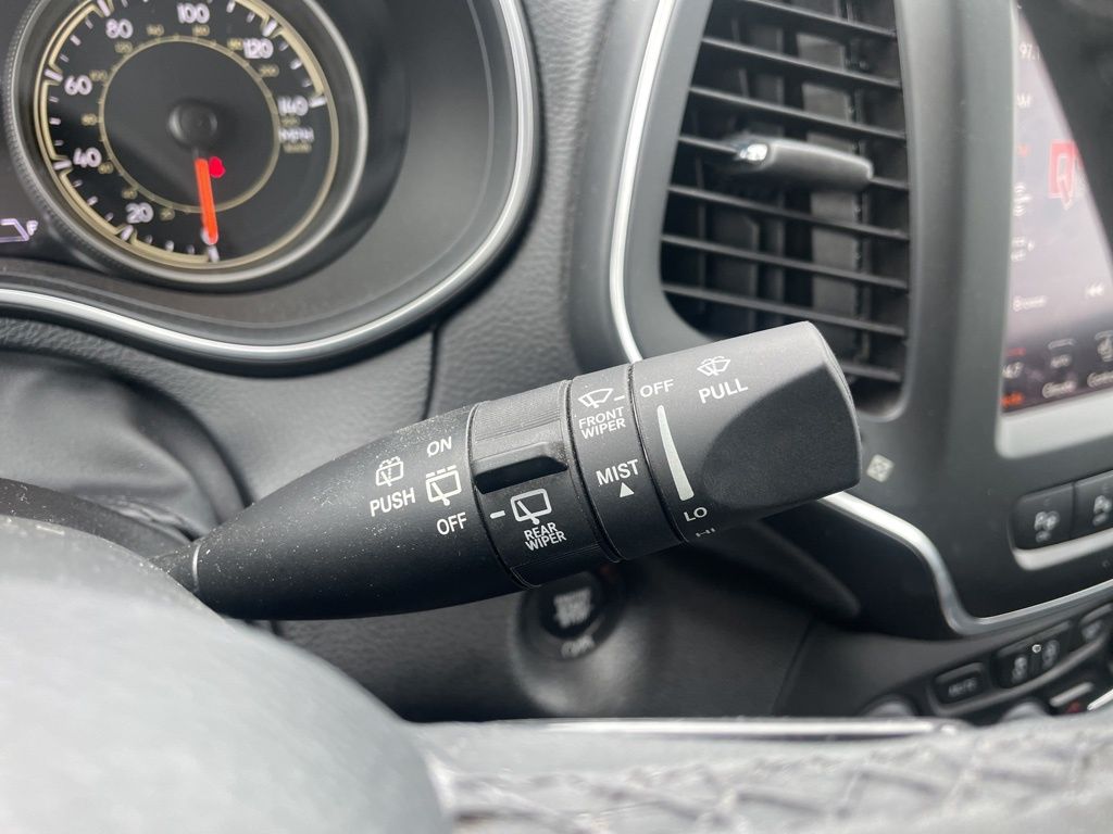 Used 2023 Jeep Cherokee - photo 27
