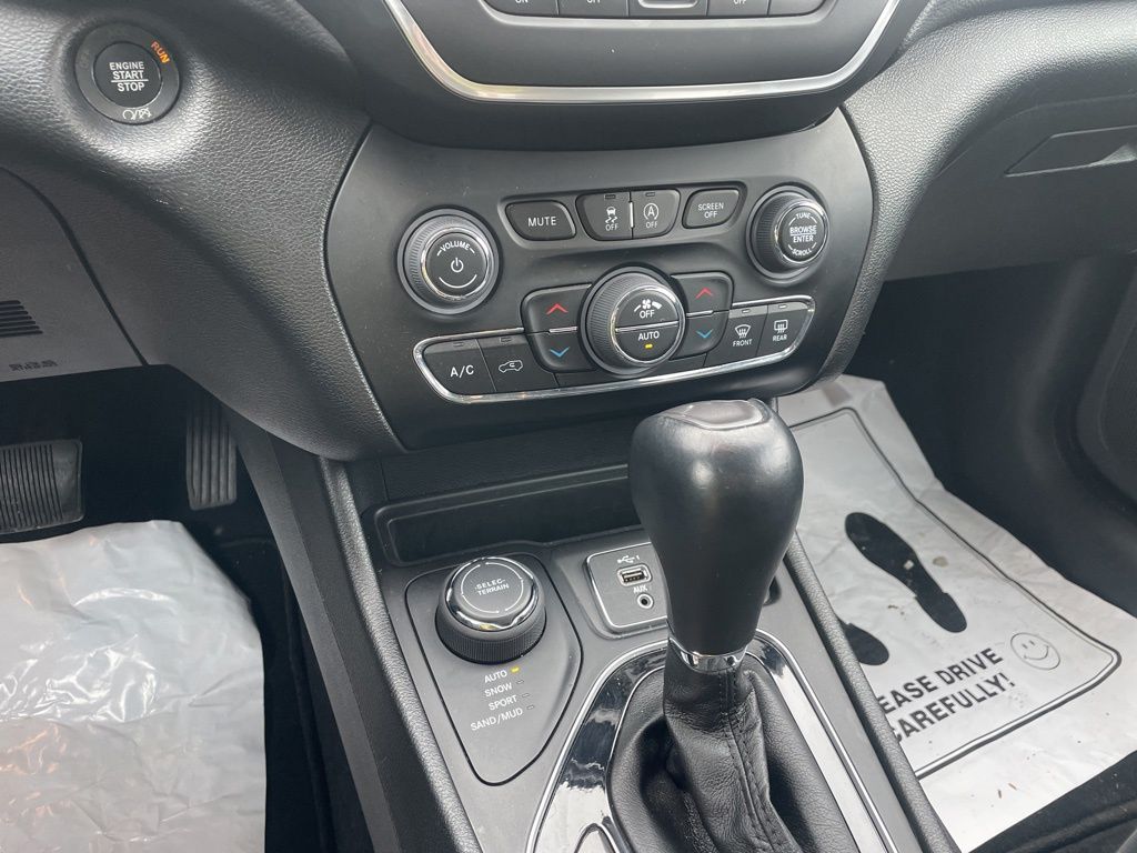 Used 2023 Jeep Cherokee - photo 32