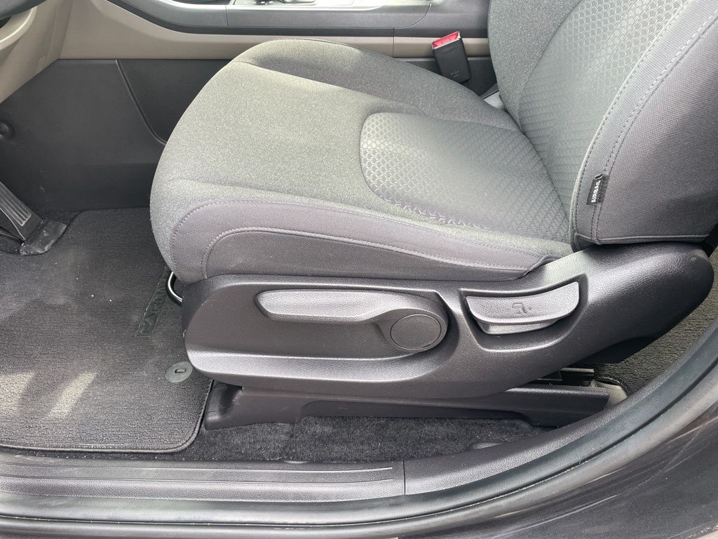Used 2025 Kia Carnival - photo 20