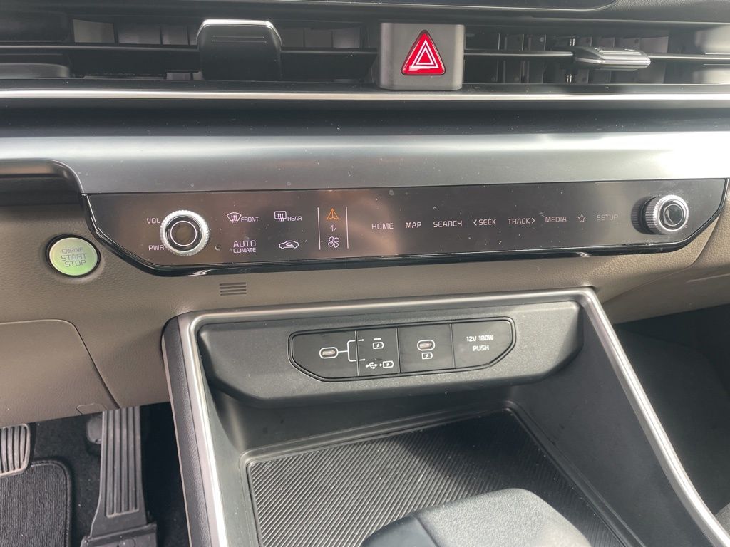 Used 2025 Kia Carnival - photo 28