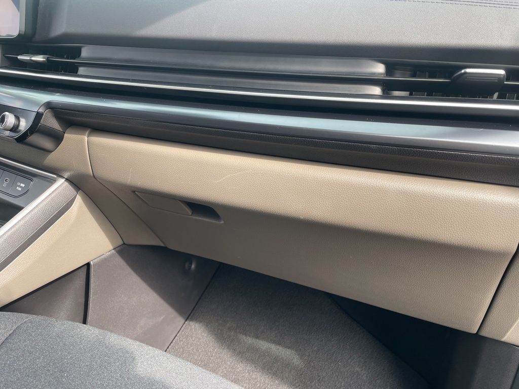 Used 2025 Kia Carnival - photo 40