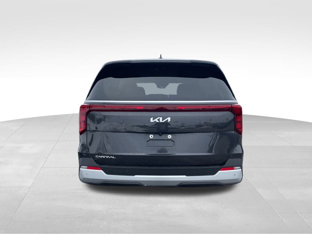Used 2025 Kia Carnival - photo 6