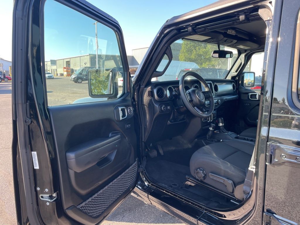 Used 2023 Jeep Wrangler - photo 20