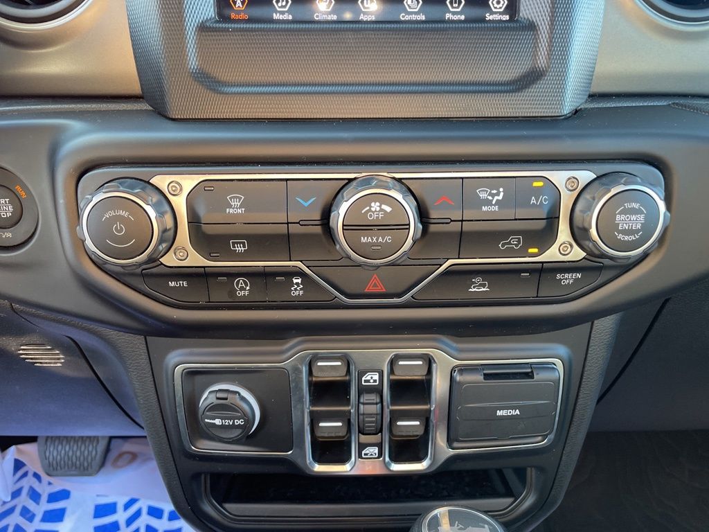Used 2023 Jeep Wrangler - photo 30