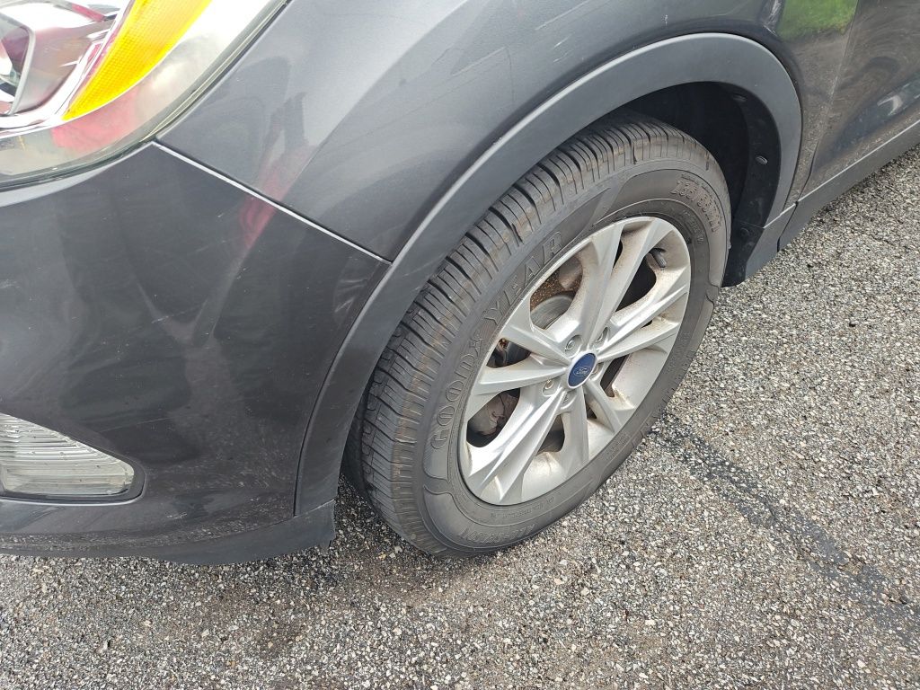 Used 2017 Ford Escape - photo 2