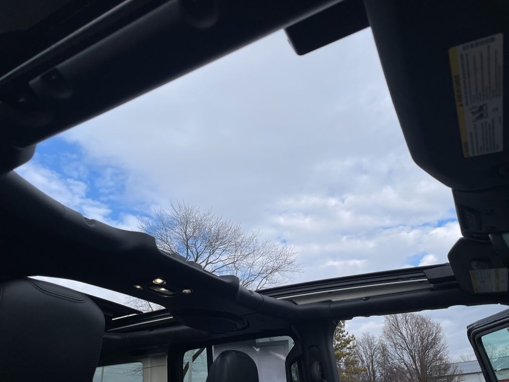 Used 2023 Jeep Wrangler - photo 48