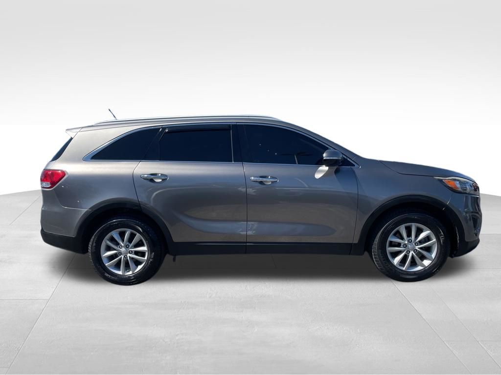 Used 2016 Kia Sorento - photo 2