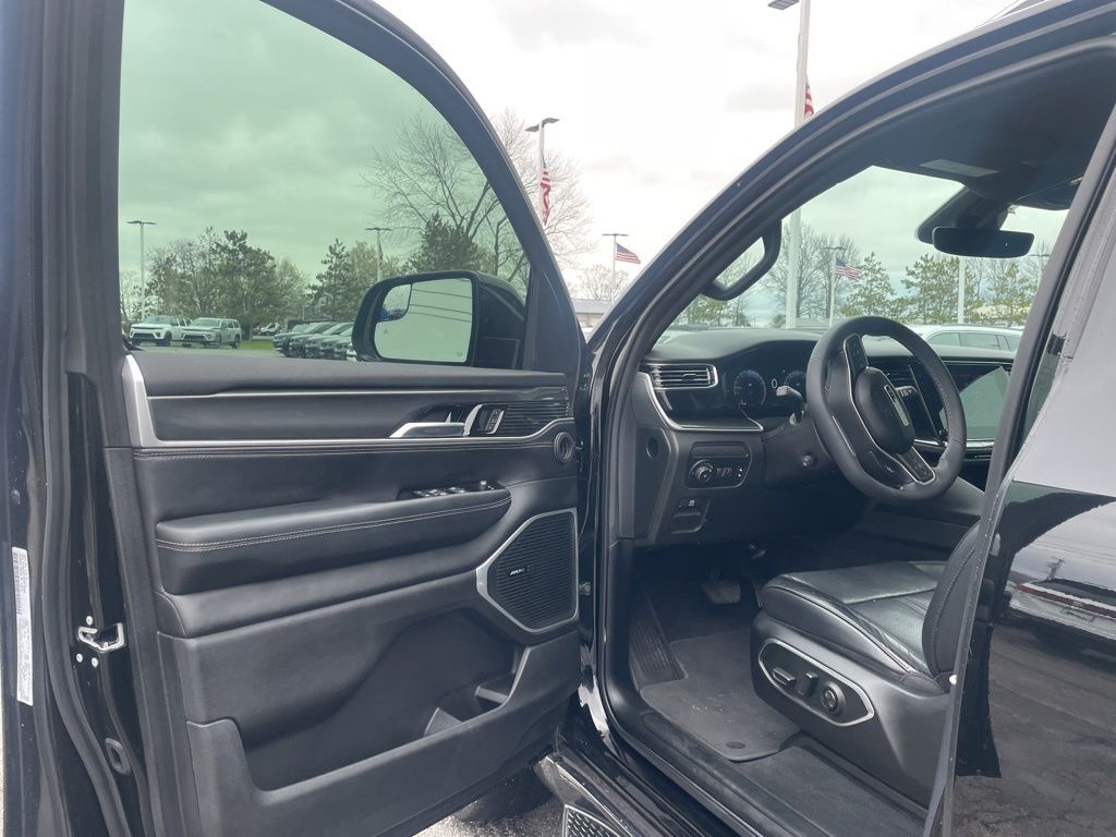 Used 2022 Jeep Wagoneer - photo 19