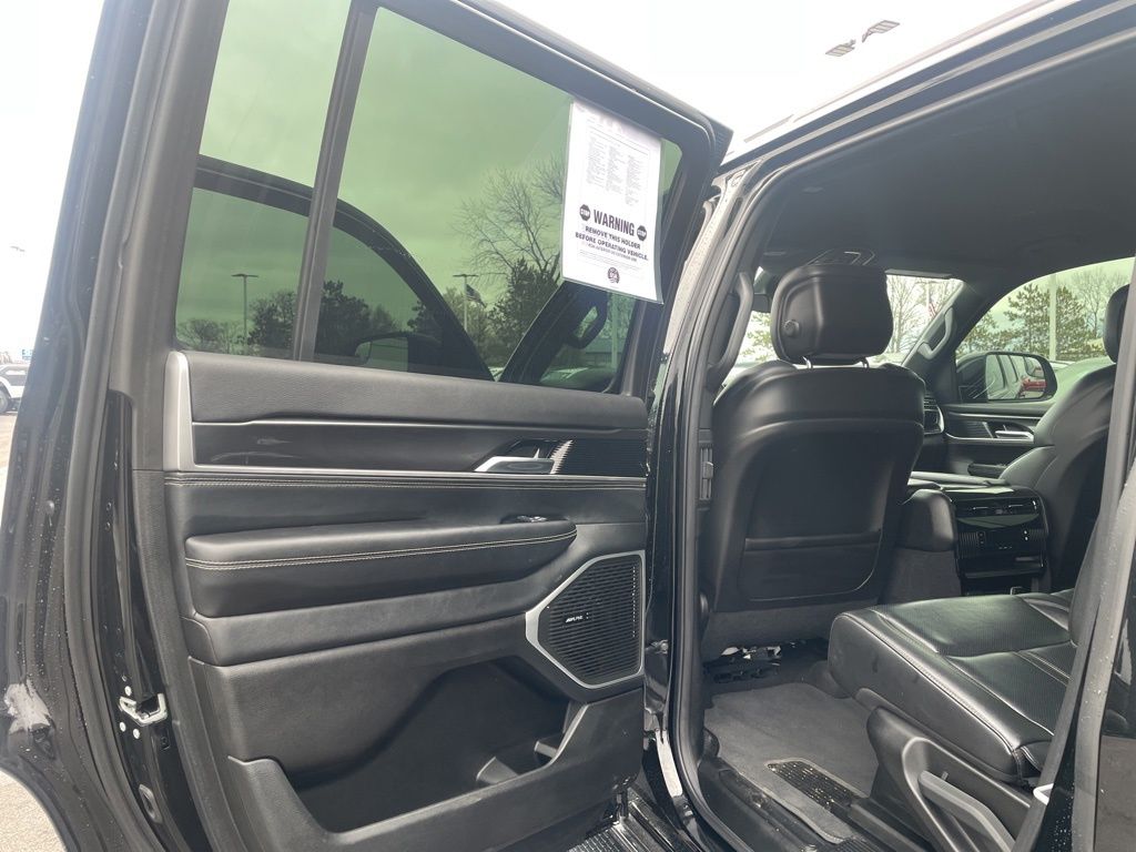 Used 2022 Jeep Wagoneer - photo 32