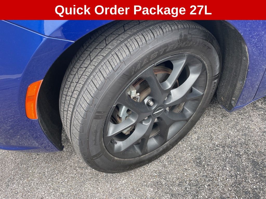 Used 2021 Chrysler Pacifica - photo 2