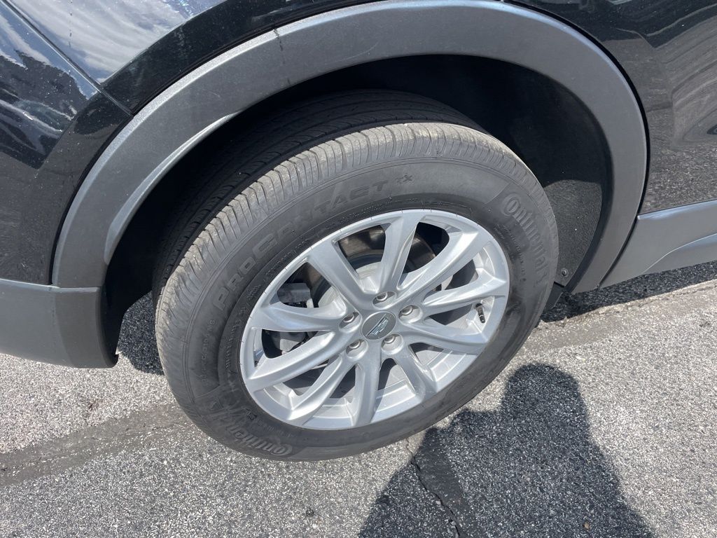 Used 2023 Cadillac XT4 - photo 13