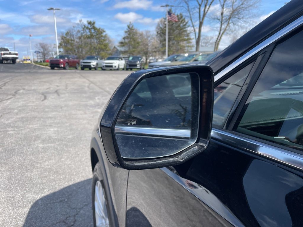 Used 2023 Cadillac XT4 - photo 15