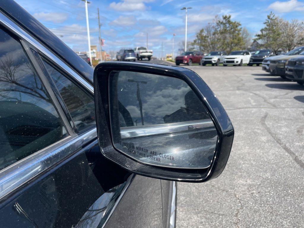 Used 2023 Cadillac XT4 - photo 16