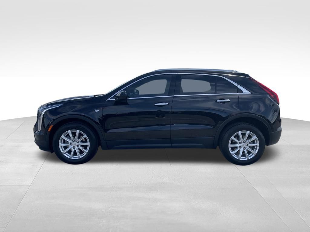 Used 2023 Cadillac XT4 - photo 2