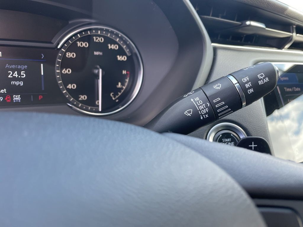 Used 2023 Cadillac XT4 - photo 25
