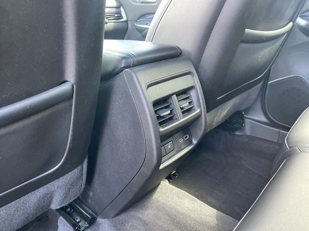 Used 2023 Cadillac XT4 - photo 32