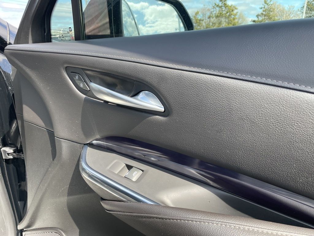 Used 2023 Cadillac XT4 - photo 40