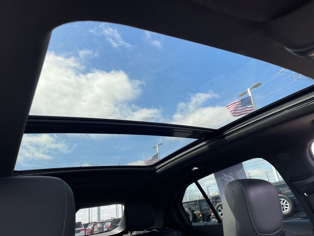 Used 2023 Cadillac XT4 - photo 46