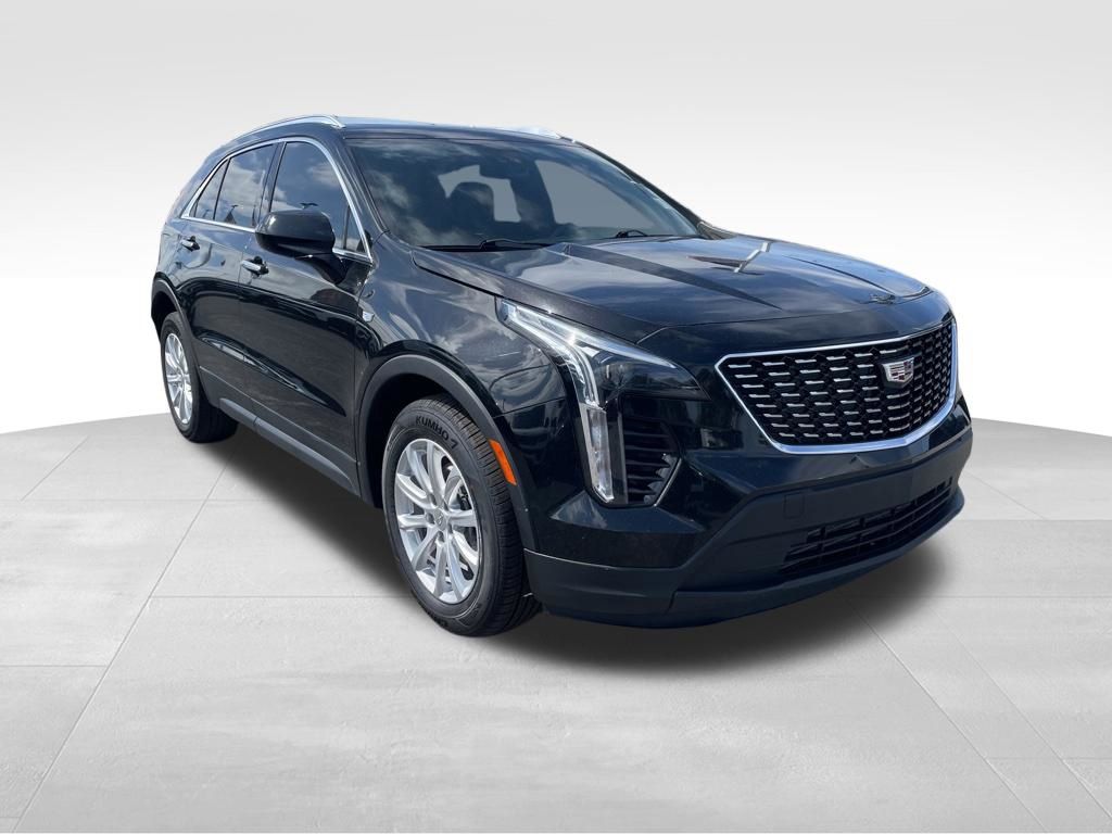 Used 2023 Cadillac XT4 - photo 9