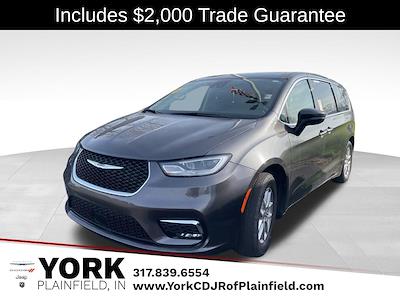 Used 2023 Chrysler Pacifica - photo 1