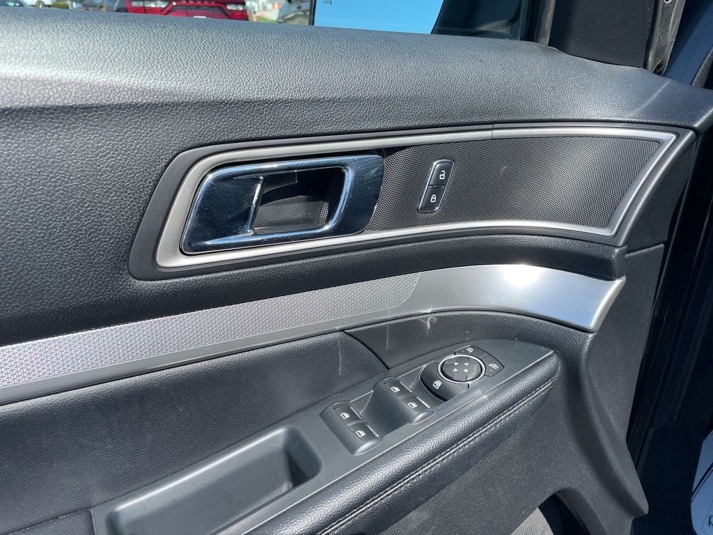 Used 2017 Ford Explorer - photo 18