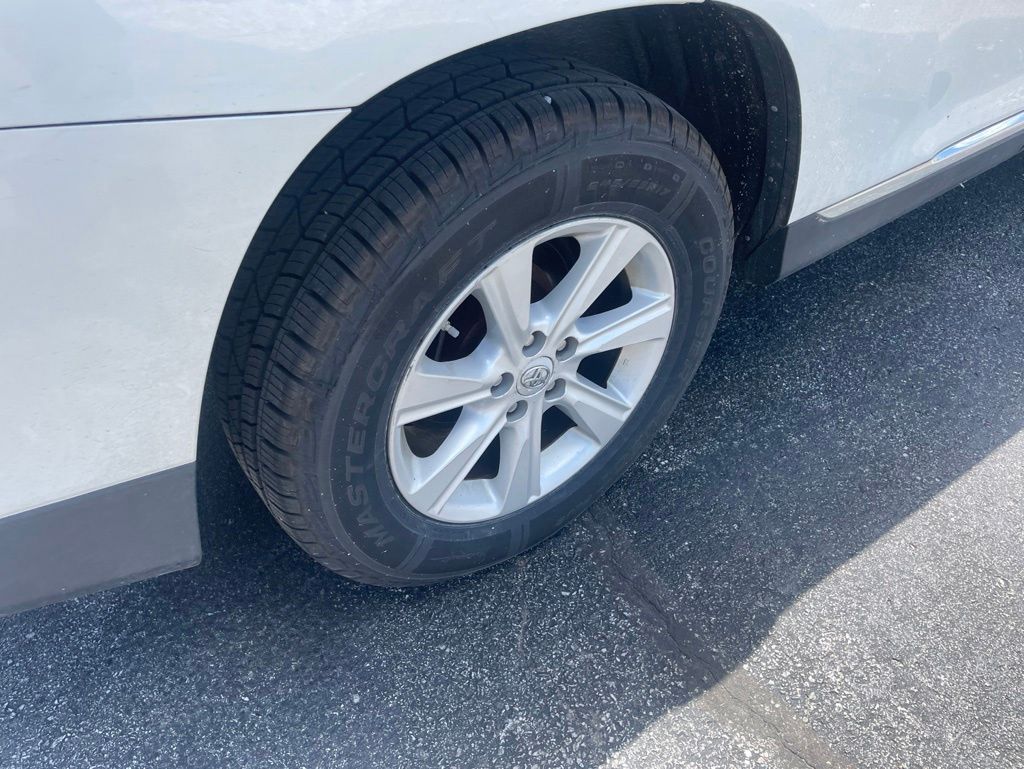Used 2011 Toyota Highlander - photo 9