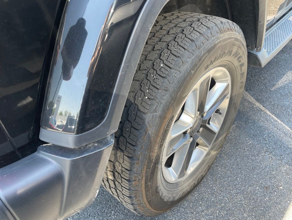 Used 2019 Jeep Wrangler - photo 11