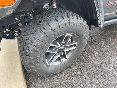 Used 2024 Jeep Gladiator - photo 2