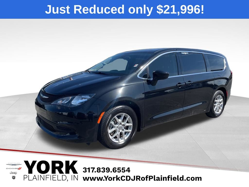 Used 2023 Chrysler Voyager - photo 1