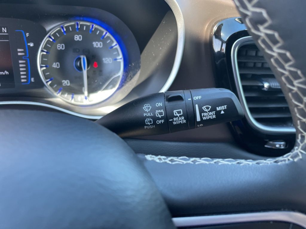 Used 2023 Chrysler Voyager - photo 25