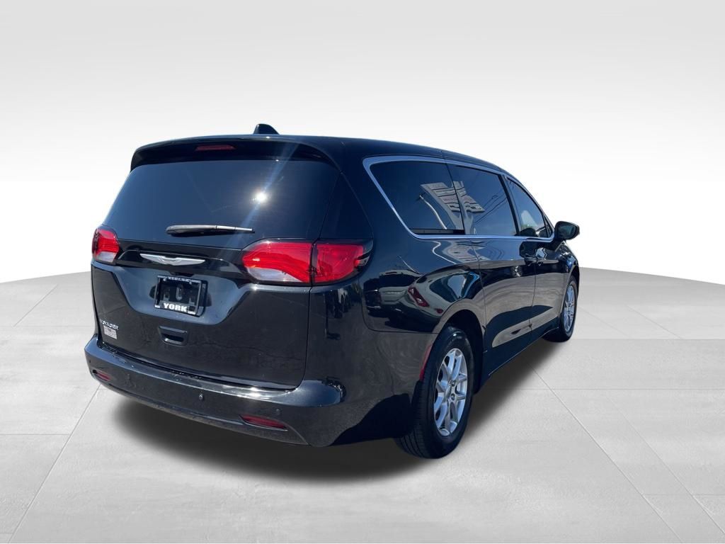 Used 2023 Chrysler Voyager - photo 7