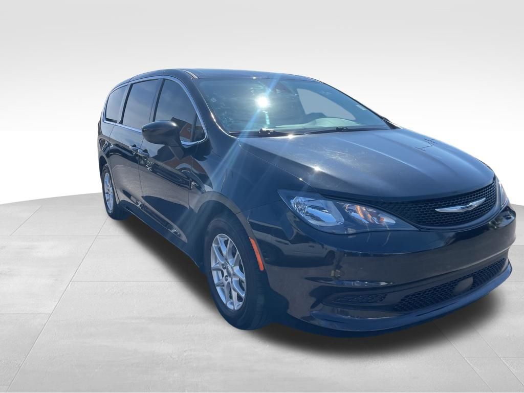 Used 2023 Chrysler Voyager - photo 9