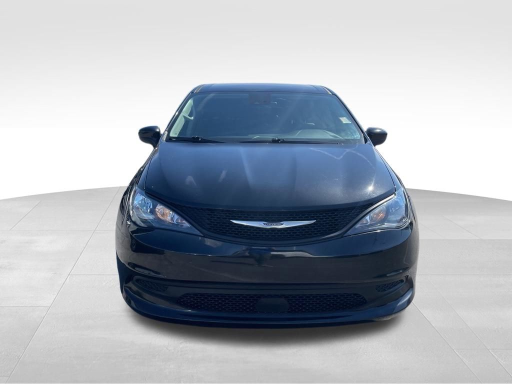 Used 2023 Chrysler Voyager - photo 10