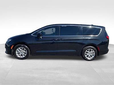 Used 2023 Chrysler Voyager - photo 2