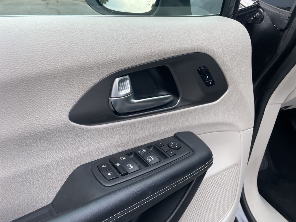 Used 2023 Chrysler Pacifica - photo 18