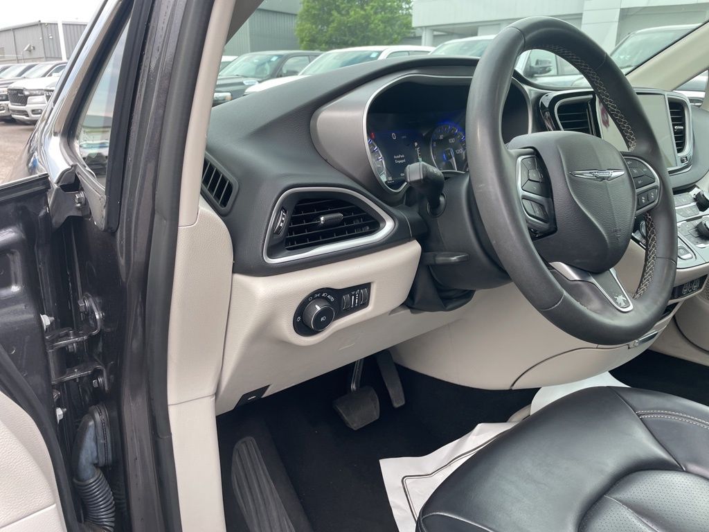 Used 2023 Chrysler Pacifica - photo 21