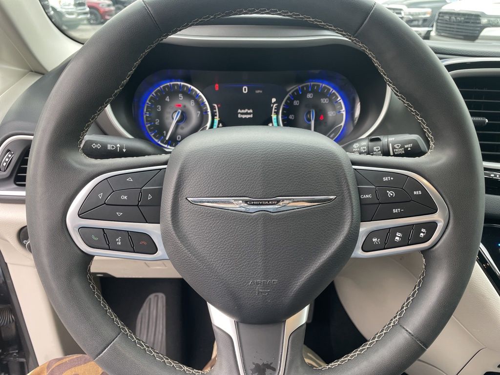 Used 2023 Chrysler Pacifica - photo 22