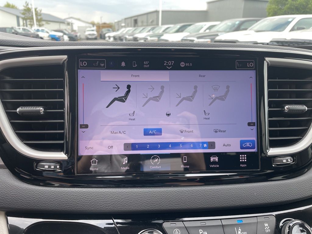 Used 2023 Chrysler Pacifica - photo 27